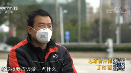 “最美快递员”汪勇接受中央电视台的采访