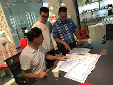 009 受助学生回访狮特龙实业有限公司张伟光先生.webp.jpg