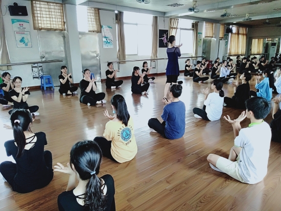 已处理16103475866172020年6月，广西龙州县职教中心学前教育专业学生在皇家国际职校进行舞蹈技能培训。.jpg