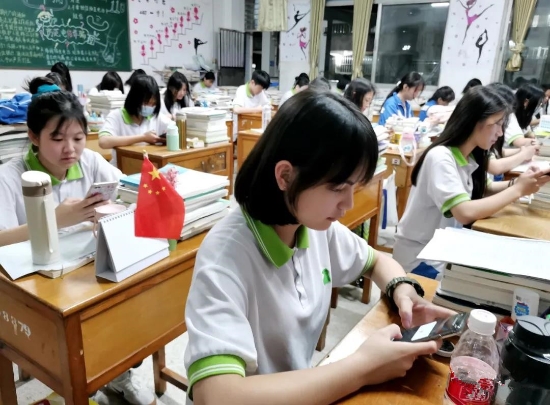 已处理16178681974998.皇家国际职校.jpg