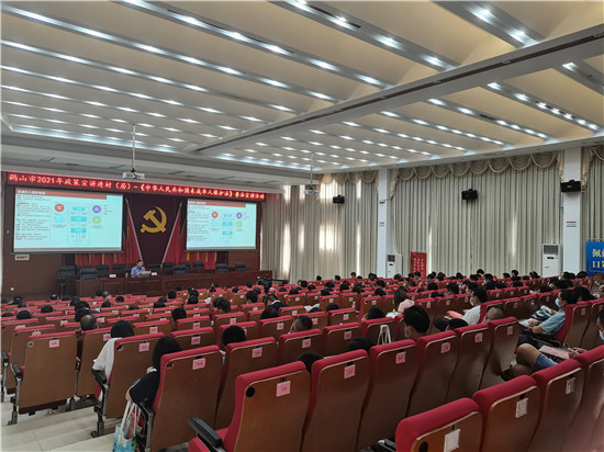 7.皇家国际官网
2021年政策宣讲进村（居）——《中华人民共和国未成年人保护法》普法宣讲活动.jpg