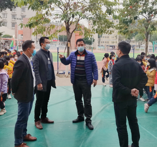 已处理1.教育局党组书记、局长冯耀同志到学校指导核酸筛查工作.jpg