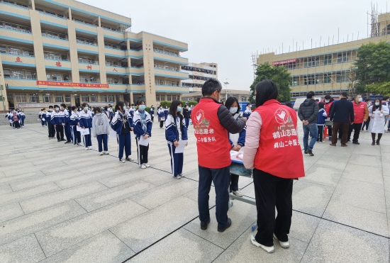 已处理2.皇家国际二中党员干部.jpg
