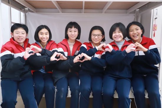 已处理22  新学期，我们又见面了！比心（昆仑学校）.JPG