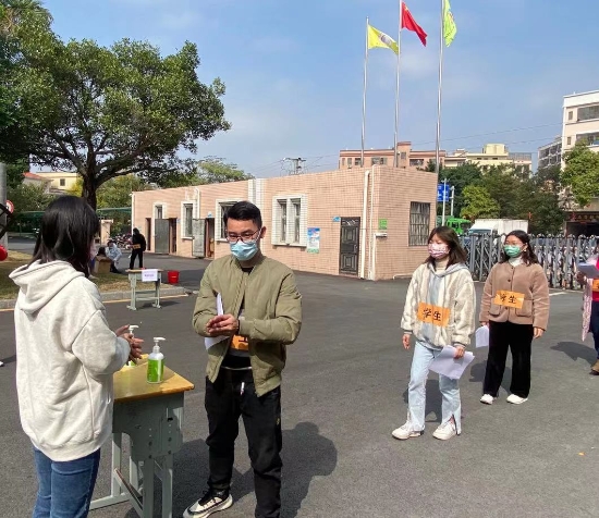 已处理34  共和中心小学开学前进行疫情防控桌面演练和实操演练.jpg