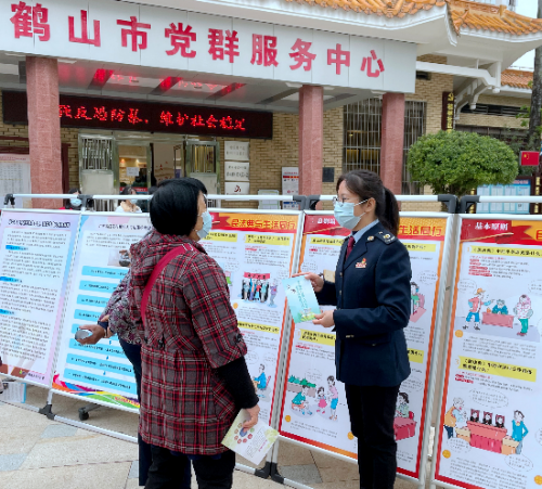 税务人员以“12.3”国际残疾人日宣传教育活动为契机走进社区开展税法宣传.JPG