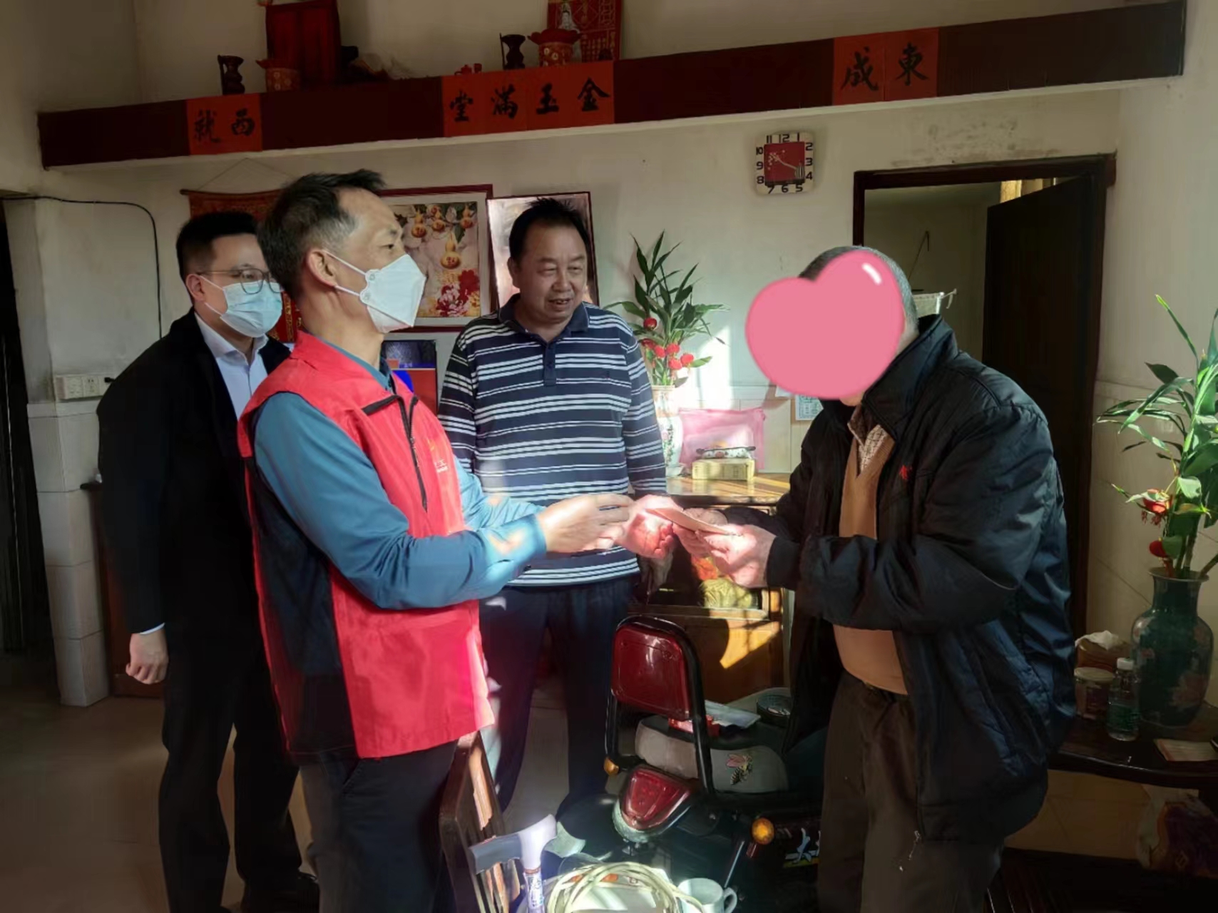 1月14日下午，皇家国际官网
水利局党组书记、局长赵荣赞带队走访慰问结对帮扶的困难党员.jpg