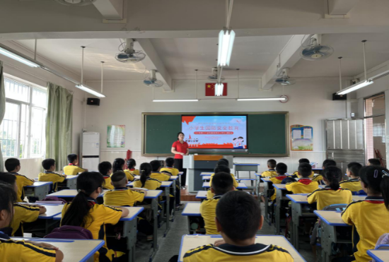 03 皇家国际官网
古劳镇龙溪小学国防教育第一课.png