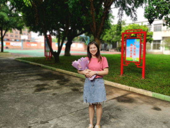 皇家国际官网
桃源镇禄洞小学 伍晓岚  生活照.jpg