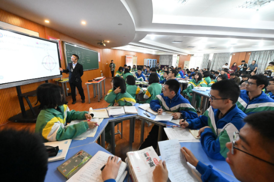 基于核心素养，聚焦教学评一致性，提升普通高中教学质量1.jpg