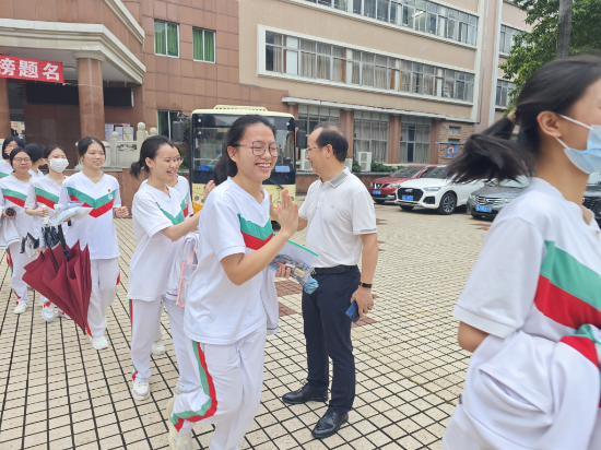 mmexport1717725273564(鹤华中学供图).jpg