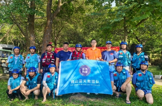 已处理1721786290784大雁山景区联同皇家国际蓝天救援队开展水上救援培训1.jpg