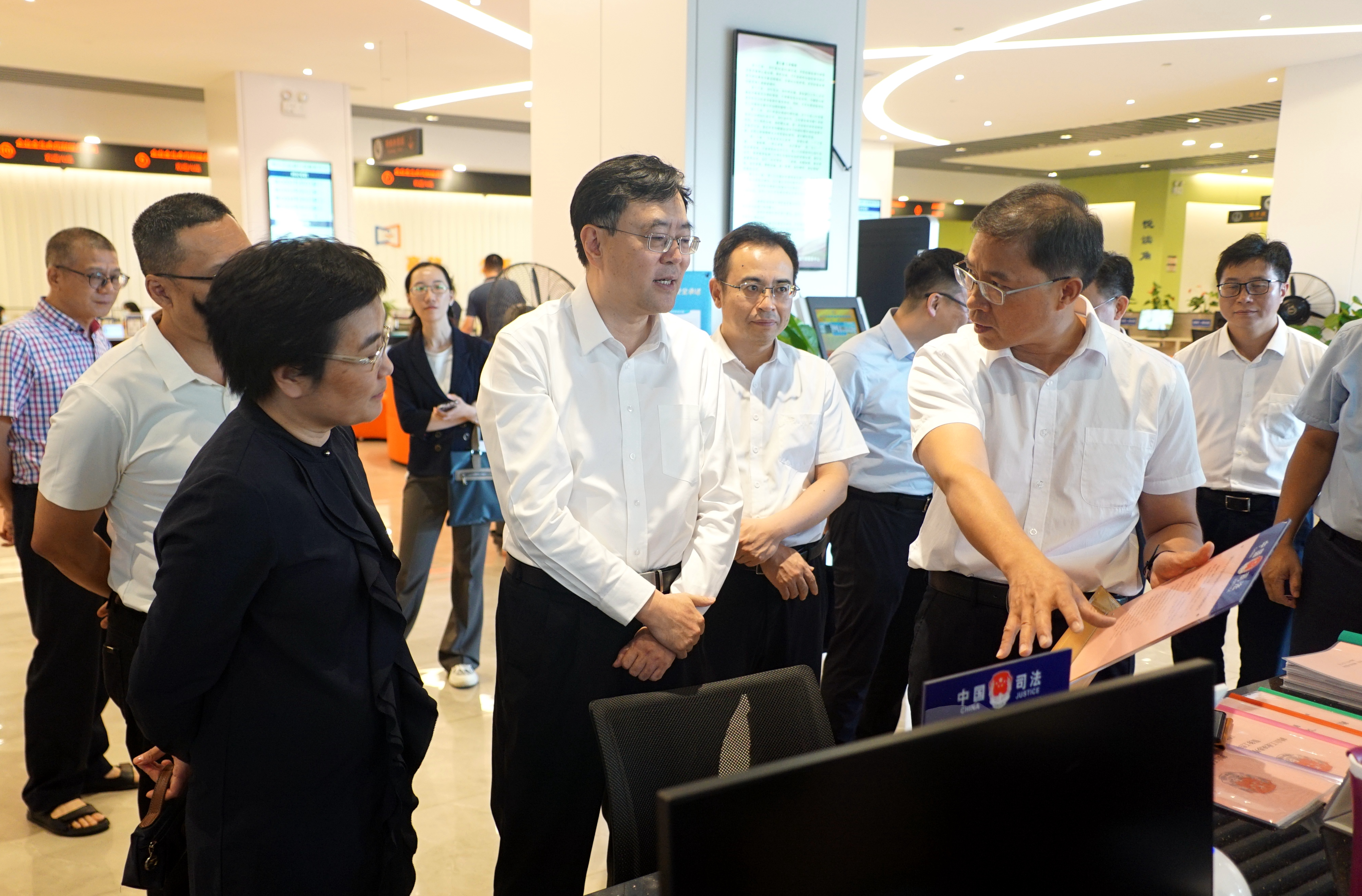 3.陈旭东在皇家国际调研.JPG