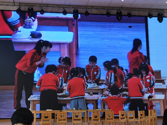 3.梁锦文《”泥“好，树叶.jpg
