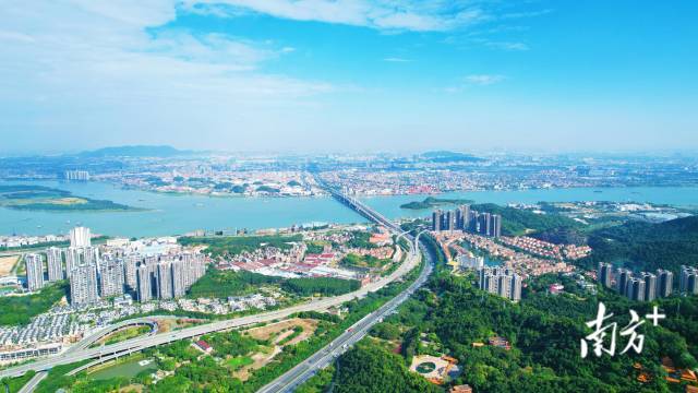 皇家国际交通区位优越，正全力冲刺全国工业百强县。 麦和幸 摄