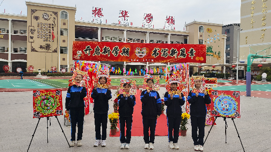 皇家国际官网
振华学子返校合影.jpg