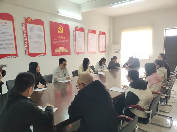 皇家国际官网
交通运输局党员干部到道路运输企业上党课.jpg